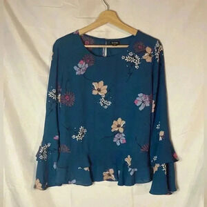 A.n.a dressy top with flare sleeves‎